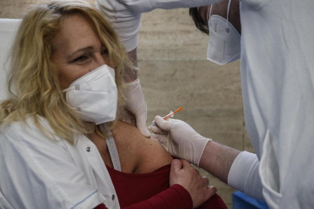 Nova strategija u Španiji: Za mlađe od 55 godina samo jedna doza vakcine
